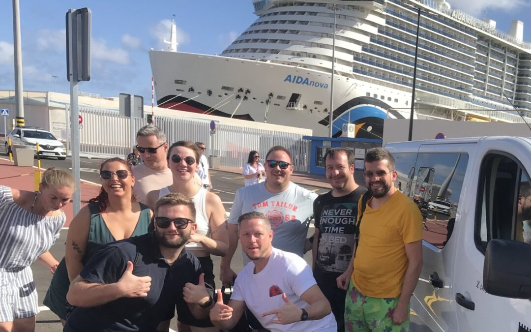 Taxi para 7 personas en Corralejo: Guía de transporte para grupos en 2026